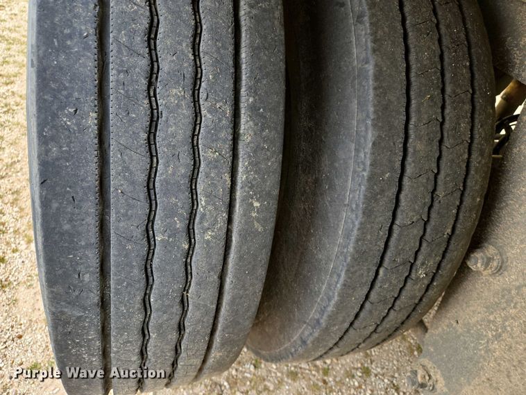 image for item EJ7477 2003 Wabash 1JJ dry van trailer