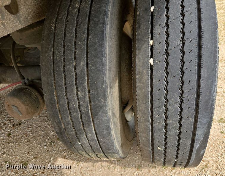 image for item EJ7477 2003 Wabash 1JJ dry van trailer