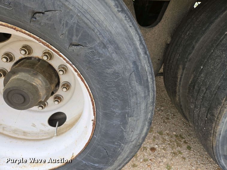 image for item EJ7477 2003 Wabash 1JJ dry van trailer