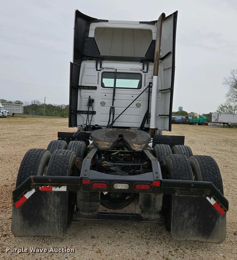 image for item EJ7478 2017 Volvo VNL semi truck