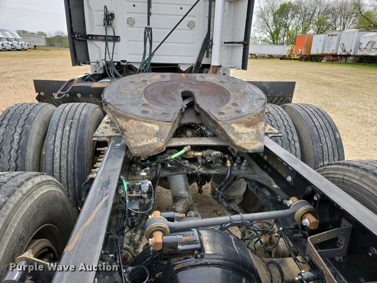 image for item EJ7478 2017 Volvo VNL semi truck