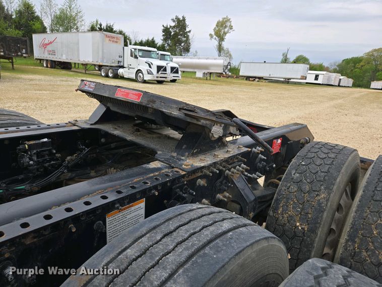 image for item EJ7478 2017 Volvo VNL semi truck