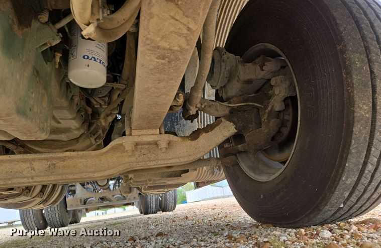 image for item EJ7478 2017 Volvo VNL semi truck