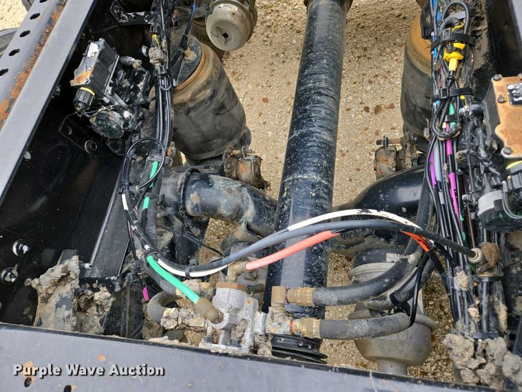 image for item EJ7478 2017 Volvo VNL semi truck