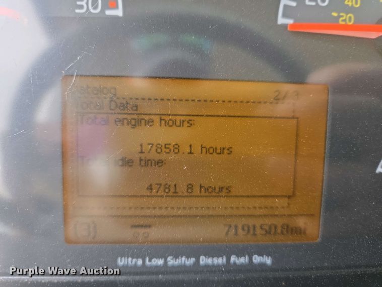 image for item EJ7478 2017 Volvo VNL semi truck