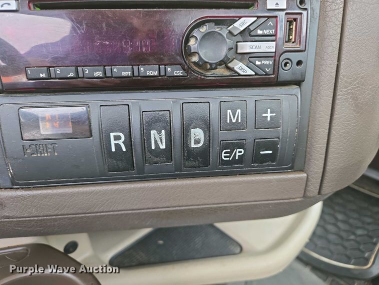 image for item EJ7478 2017 Volvo VNL semi truck