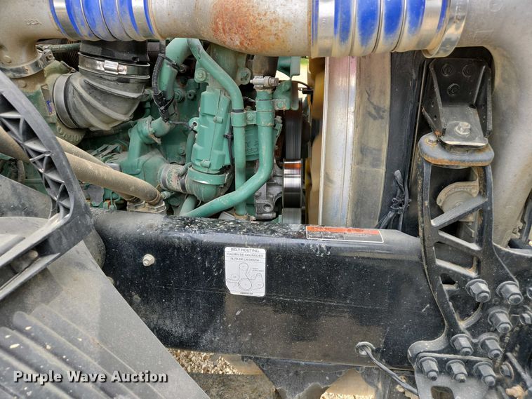 image for item EJ7478 2017 Volvo VNL semi truck