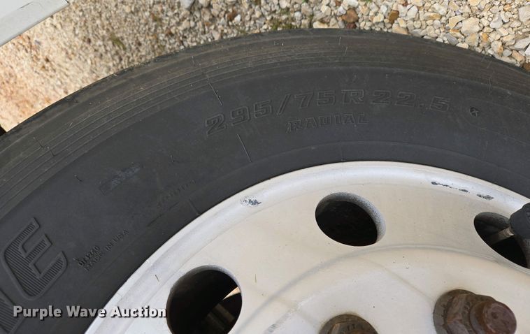 image for item EJ7478 2017 Volvo VNL semi truck