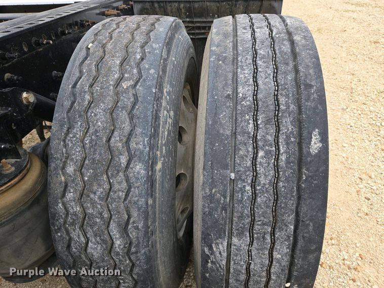 image for item EJ7478 2017 Volvo VNL semi truck