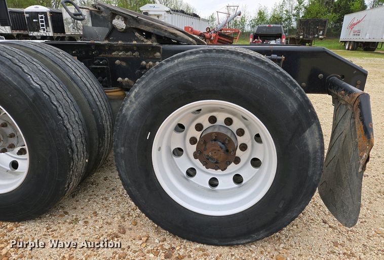 image for item EJ7478 2017 Volvo VNL semi truck