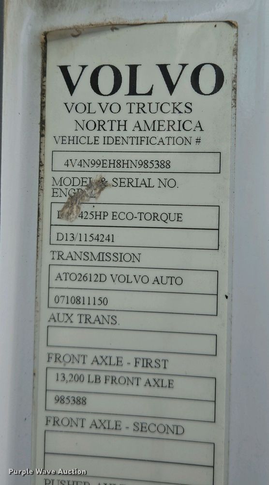 image for item EJ7478 2017 Volvo VNL semi truck