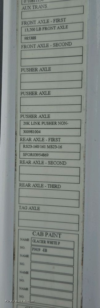 image for item EJ7478 2017 Volvo VNL semi truck