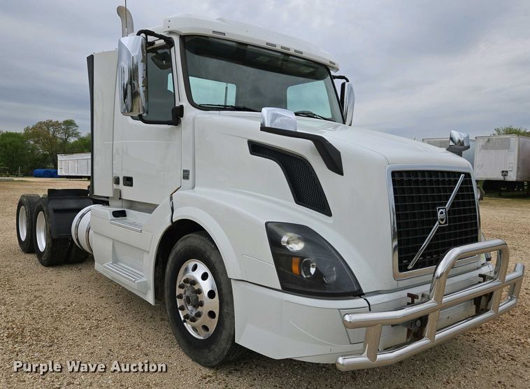 image for item EJ7479 2017 Volvo VNL semi truck