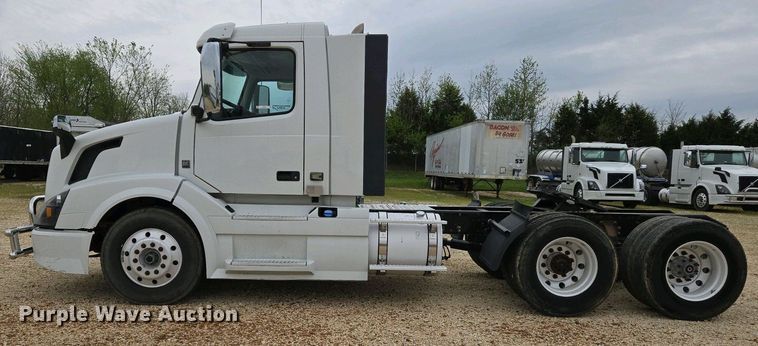 image for item EJ7479 2017 Volvo VNL semi truck