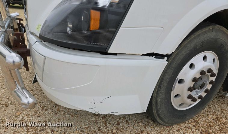 image for item EJ7479 2017 Volvo VNL semi truck