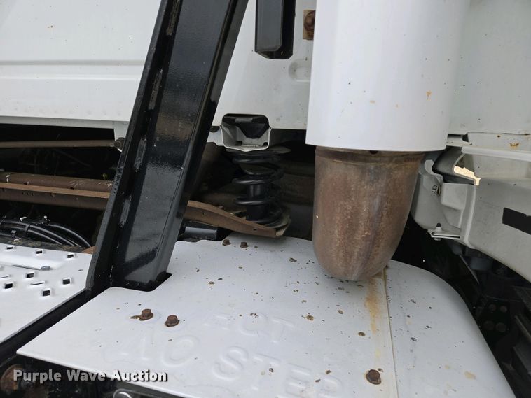 image for item EJ7479 2017 Volvo VNL semi truck