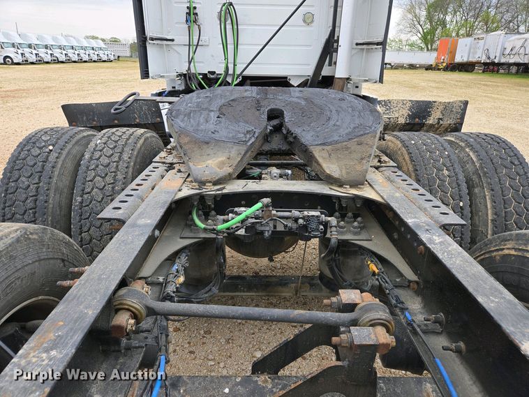 image for item EJ7479 2017 Volvo VNL semi truck