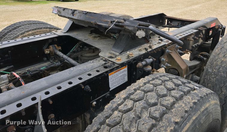 image for item EJ7479 2017 Volvo VNL semi truck