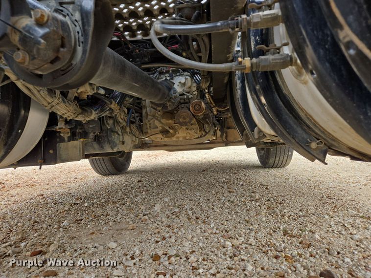 image for item EJ7479 2017 Volvo VNL semi truck