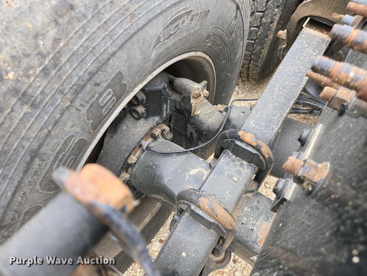 image for item EJ7479 2017 Volvo VNL semi truck