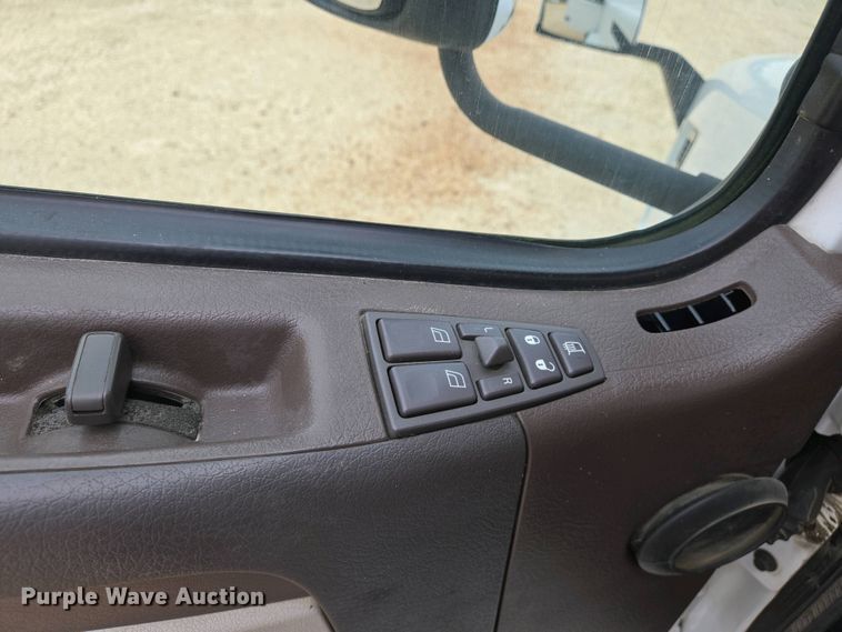 image for item EJ7479 2017 Volvo VNL semi truck