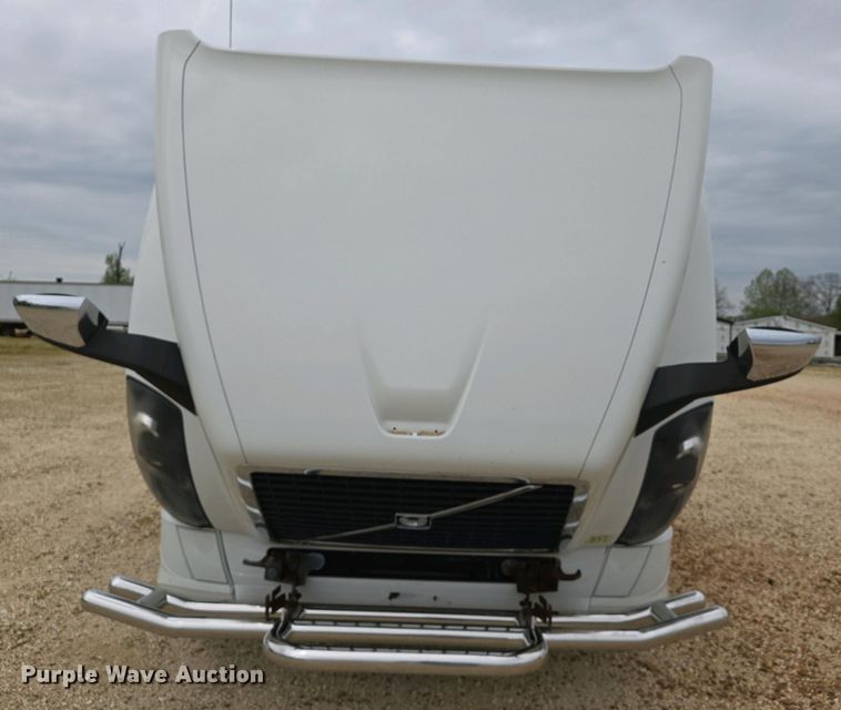 image for item EJ7479 2017 Volvo VNL semi truck