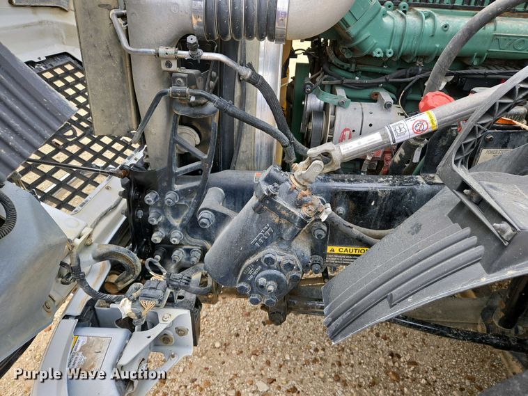 image for item EJ7479 2017 Volvo VNL semi truck