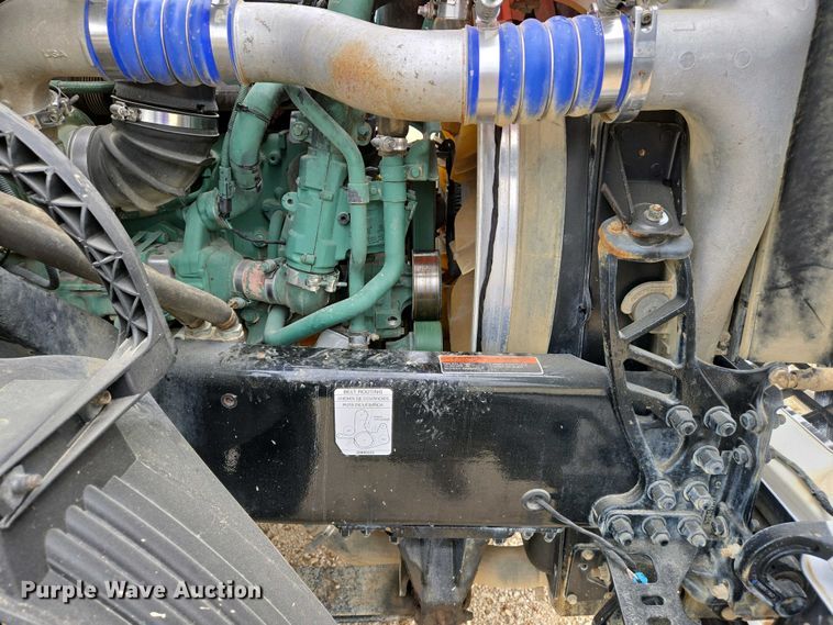 image for item EJ7479 2017 Volvo VNL semi truck