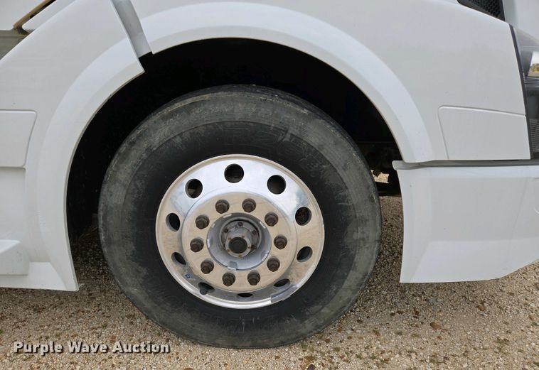 image for item EJ7479 2017 Volvo VNL semi truck