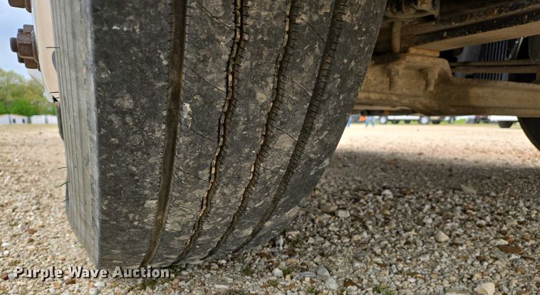 image for item EJ7479 2017 Volvo VNL semi truck