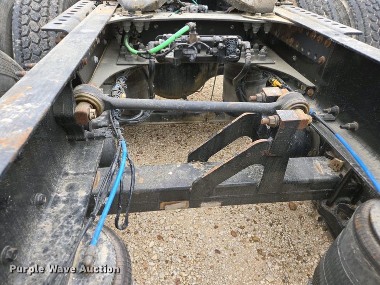 image for item EJ7479 2017 Volvo VNL semi truck