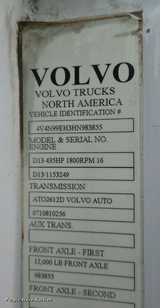 image for item EJ7479 2017 Volvo VNL semi truck