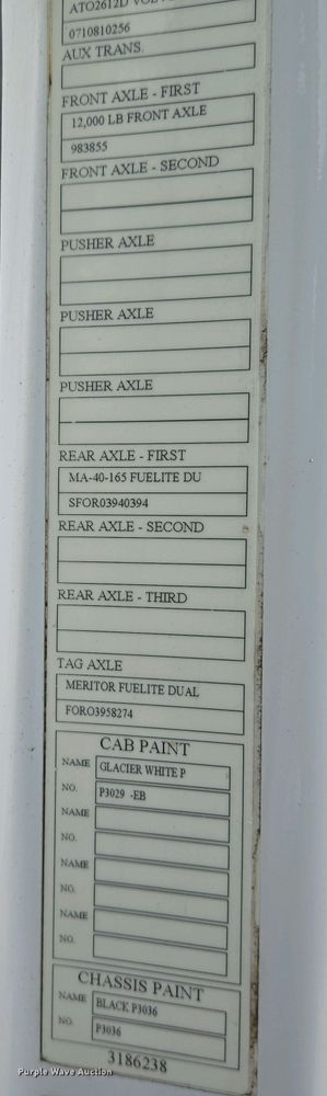 image for item EJ7479 2017 Volvo VNL semi truck