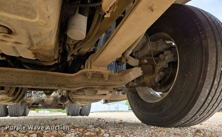 image for item EJ7480 2017 Volvo VNL semi truck