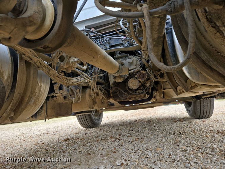 image for item EJ7480 2017 Volvo VNL semi truck