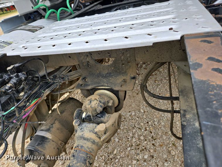 image for item EJ7480 2017 Volvo VNL semi truck