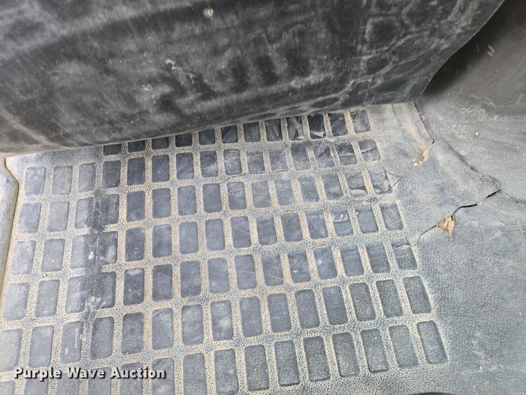 image for item EJ7480 2017 Volvo VNL semi truck