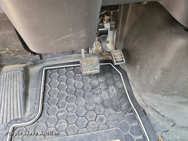 image for item EJ7480 2017 Volvo VNL semi truck