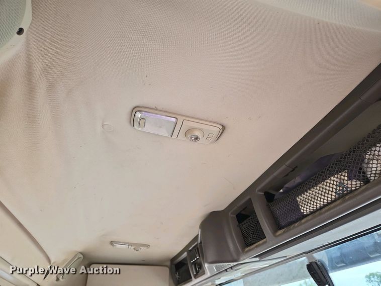 image for item EJ7480 2017 Volvo VNL semi truck