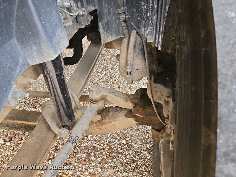 image for item EJ7480 2017 Volvo VNL semi truck