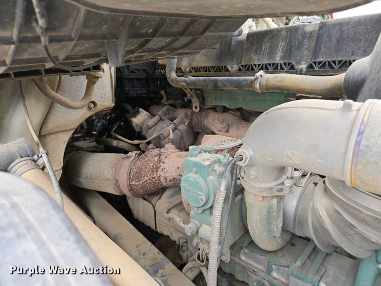 image for item EJ7480 2017 Volvo VNL semi truck