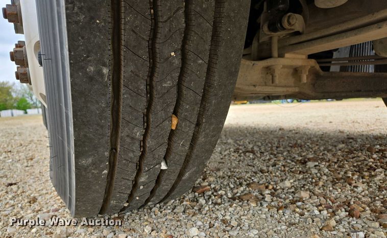 image for item EJ7480 2017 Volvo VNL semi truck