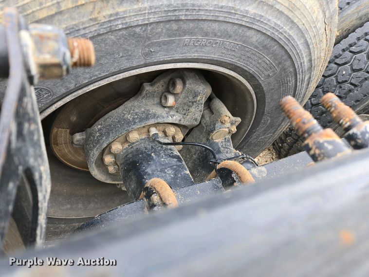 image for item EJ7480 2017 Volvo VNL semi truck