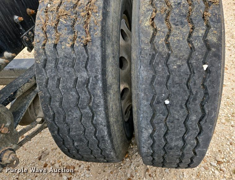 image for item EJ7480 2017 Volvo VNL semi truck