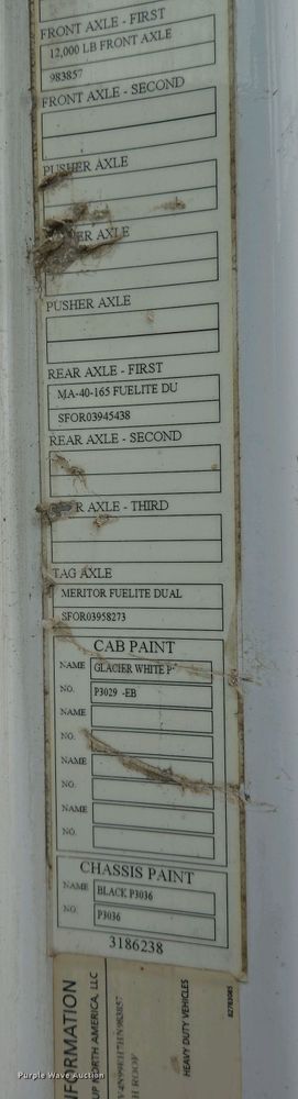 image for item EJ7480 2017 Volvo VNL semi truck