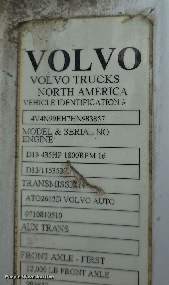 image for item EJ7480 2017 Volvo VNL semi truck