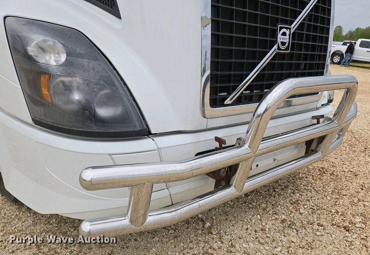 image for item EJ7481 2017 Volvo VNL semi truck