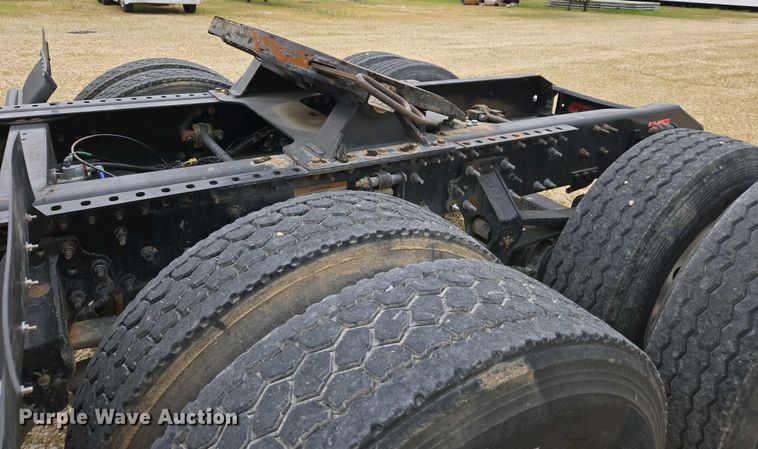 image for item EJ7481 2017 Volvo VNL semi truck