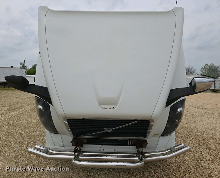 image for item EJ7481 2017 Volvo VNL semi truck