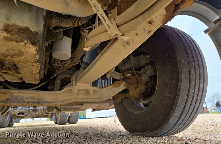 image for item EJ7481 2017 Volvo VNL semi truck